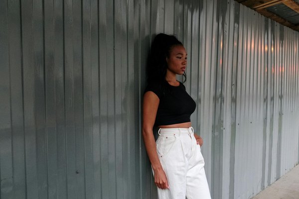 Quels types de boucles d'oreilles sont les plus adaptés pour des tenues de cocktail?