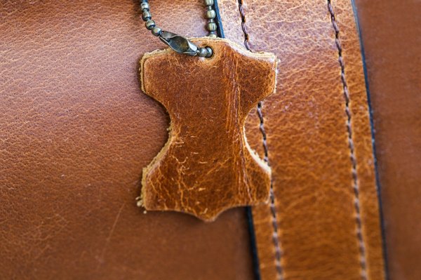 Découvrez la sacoche homme cuir : élégance et qualité garantis